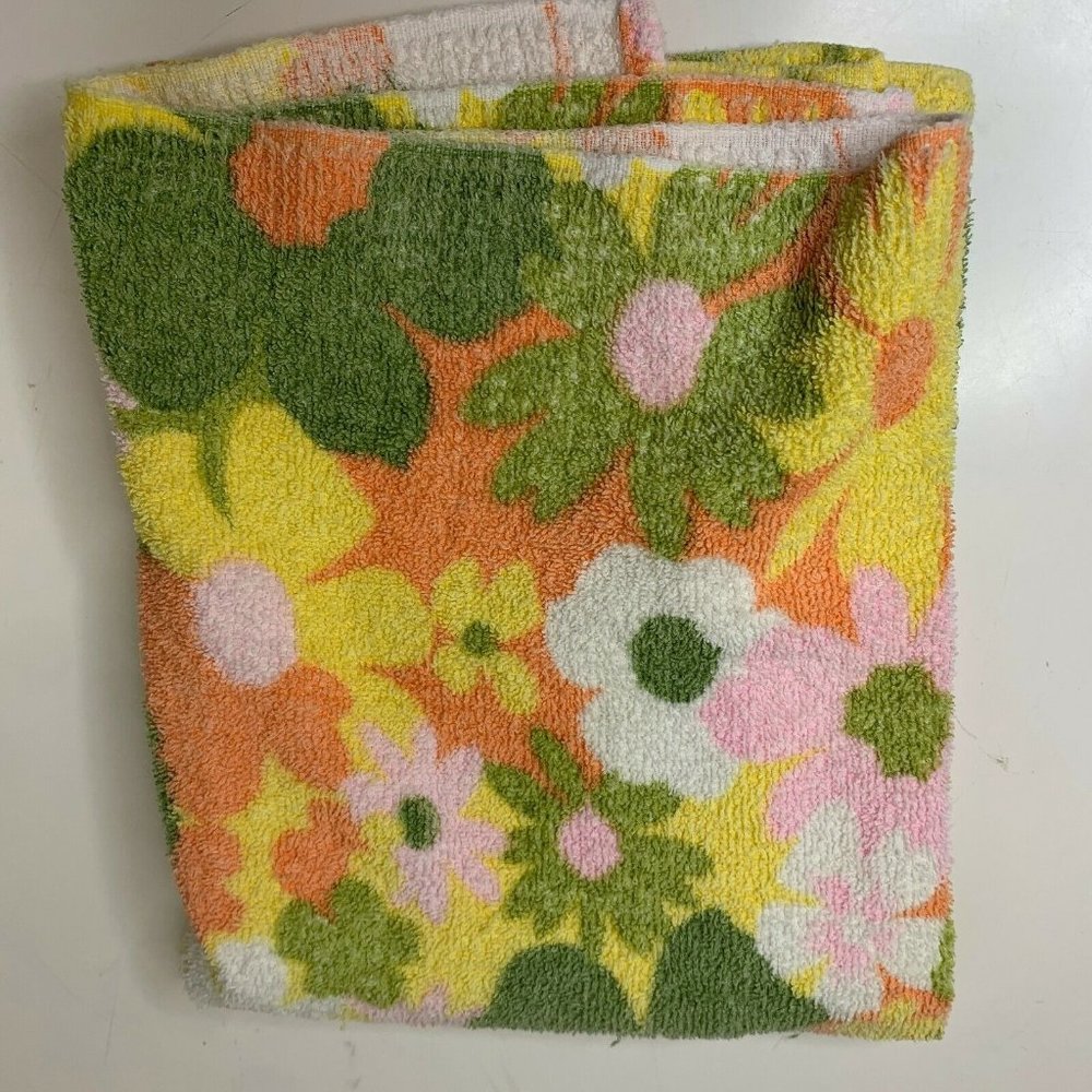 vintage towel yellow green daisy print bath towel
